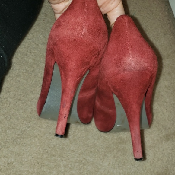 Red Suede platform pumps - Picture 7 of 8